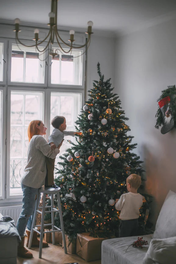 5 Fantastic Tree-Decorating Tips From The Pros